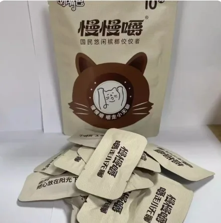 叼嘴巴慢慢嚼